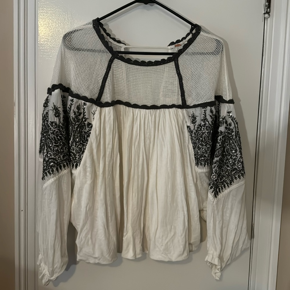 EUC Beautiful Flowy Free People Boho Batwing Top Size Medium